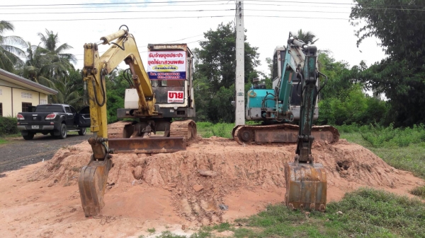 แพคคู่  แม็คโครรุ่น SK45  ยันม่าB45  ราคา550,000 บาท ต้องการขายด่วนครับ