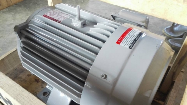 ** SOLD ** มอเตอร์ Mitsubishi 5 HP 220V ของใหม่ 100\% อยู่ในลังไม่เคยโดนไฟ!!