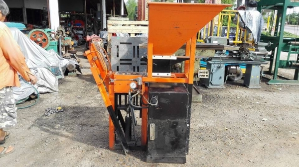 ** Sold ** เครื่องอัดอิฐประสานบล็อคตัวหนอน ระบบไฮดรอลิคคอนโทรลมือโยก ไฟบ้าน 220V สภาพสวยใสมาเทสก่อนได้!!