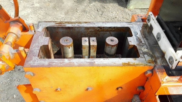 ** Sold ** เครื่องอัดอิฐประสานบล็อคตัวหนอน ระบบไฮดรอลิคคอนโทรลมือโยก ไฟบ้าน 220V สภาพสวยใสมาเทสก่อนได้!!