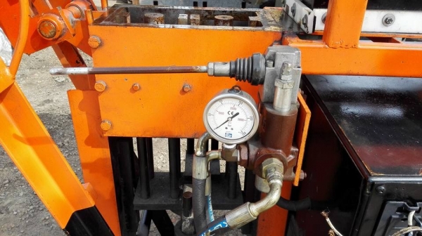 ** Sold ** เครื่องอัดอิฐประสานบล็อคตัวหนอน ระบบไฮดรอลิคคอนโทรลมือโยก ไฟบ้าน 220V สภาพสวยใสมาเทสก่อนได้!!