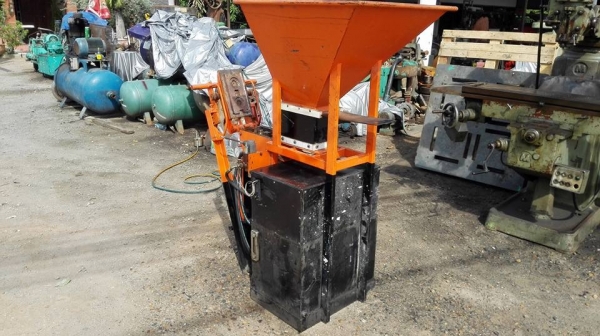 ** Sold ** เครื่องอัดอิฐประสานบล็อคตัวหนอน ระบบไฮดรอลิคคอนโทรลมือโยก ไฟบ้าน 220V สภาพสวยใสมาเทสก่อนได้!!