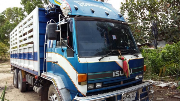 ขาย595000บาท อีซูซุร็อก10ล้อเพลาเดียว เครื่อง175แรง สภาพสวยพร้อมใช้ ขาย595000บาท อีซูซุร็อก10ล้อเพลาเดียว เครื่อง175แรง สภาพสวยพร้อมใช้