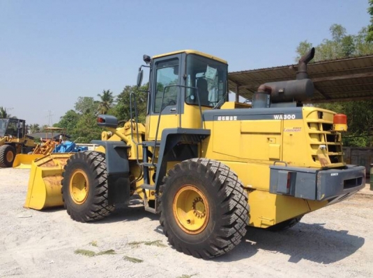 Komatsu WA300-3E เก่าญี่ปุ่น สภาพดีพร้อมใช้งาน โทร.090-986-2521 อ๊อบ Komatsu WA300-3E เก่าญี่ปุ่น สภาพดีพร้อมใช้งาน โทร.090-986-2521 อ๊อบ
