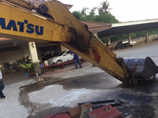 รถแบคโฮ PC200-7 ปี 2005 ทำงานนาน 20900 ชม. เอกสารเล่มทะเบียนพร้อม รถสวยเต็ม