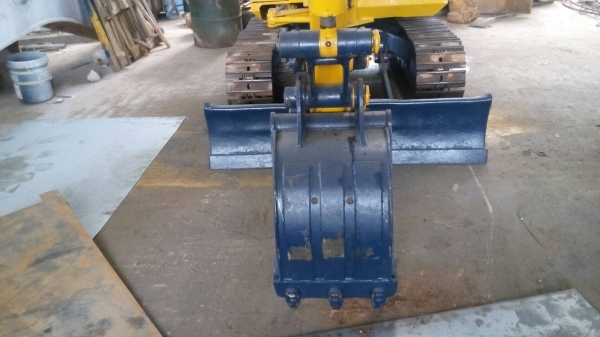 ขายรถแมคโค PC-30-5 เช็คใหม่พร้อมใช้ทุกอย่างทำใหม่หมดทั้งช่วงล่าง  บู้ทสลักซิลกระบอกโซ่ ปํ้ม หม้อนํ้าใหม่หมด