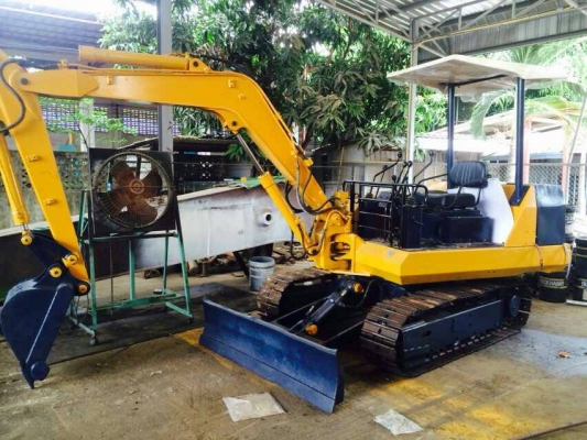 ขายรถแมคโค PC-30-5 เช็คใหม่พร้อมใช้ทุกอย่างทำใหม่หมดทั้งช่วงล่าง  บู้ทสลักซิลกระบอกโซ่ ปํ้ม หม้อนํ้าใหม่หมด