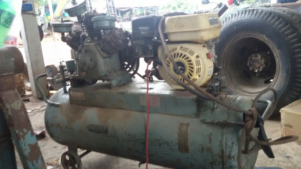 ขายปั้มลมสามหัวติดเครื่อง6.5แรงพร้อมใช้ราคา12900บาท