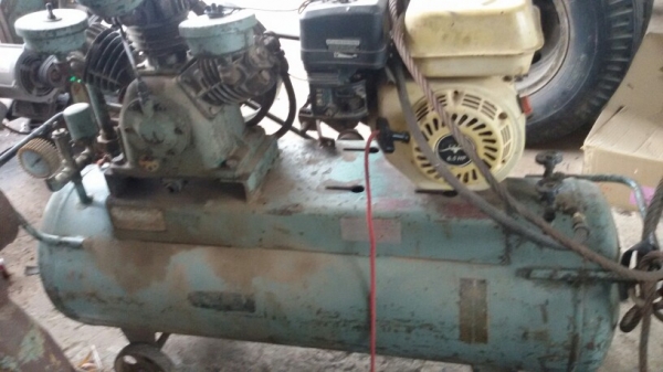 ขายปั้มลมสามหัวติดเครื่อง6.5แรงพร้อมใช้ราคา12900บาท