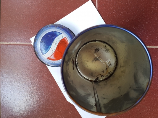 กระป๋องเป็ปซี่ งานสังกะสี ฟุตบอลโลก 2002 งานเก่า 10 กว่าปี สูง 12 นิ้ว เหมาะสะสม มีใบเดียว 100 -