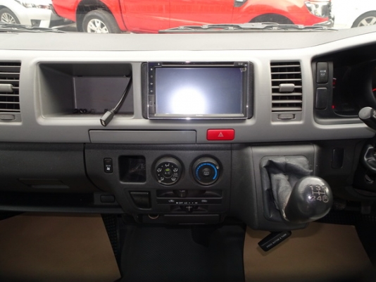 TOYOTA COMMUTER 2.5D4D MT ปี 2010