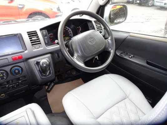 TOYOTA COMMUTER 2.5D4D MT ปี 2010