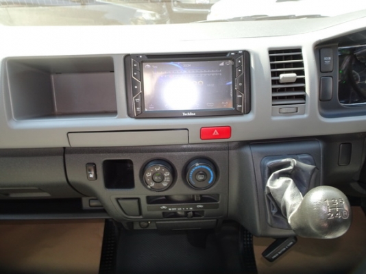 TOYOTA COMMUTER 2.5D4D MT ปี 2011