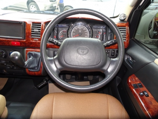 TOYOTA COMMUTER 2.5D4D MT ปี 2013