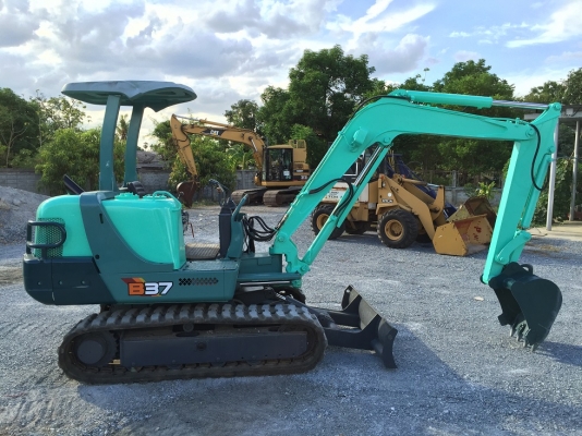ขายถูก รถขุดยอดนิยม YANMAR B37-2 เก่าญี่ปุ่นแท้ สภาพสวยพร้อมใช้ โทร.086-303-9797 กู๋อ๋า