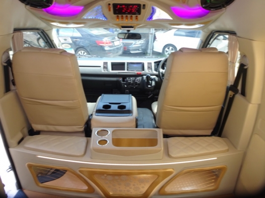 TOYOTA COMMUTER 2.5D4D MT ปี 2014