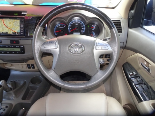 TOYOTA FORTUNER 3.0V 4WD AT ปี2011