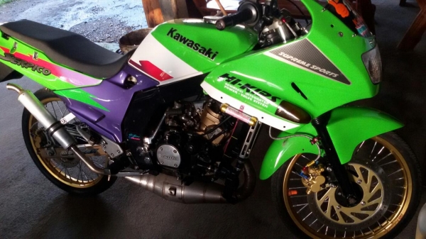 รถมอเตอร์ไซค์ Kawasaki Serpico 150ss (เซอร์ปิโก้)