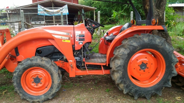 ขายรถไถคูโบต้า L4708 เครื่องแน่น แห้งไม่มีเยิ้ม พร้อมใช้งานทันที มีอุปกรณ์ 3 อย่าง ดันหน้า โรตารี่ จาน6