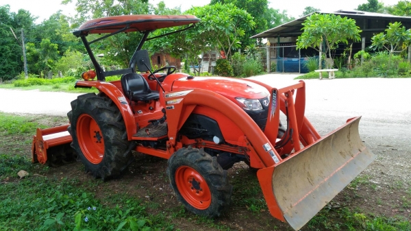 ขายรถไถคูโบต้า L4708 เครื่องแน่น แห้งไม่มีเยิ้ม พร้อมใช้งานทันที มีอุปกรณ์ 3 อย่าง ดันหน้า โรตารี่ จาน6