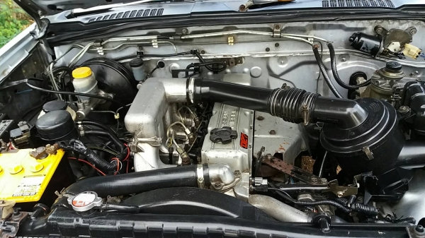 รถนิสสันปี2000 เครื่องดี แชสชีสวย เสริมแหนบ ยางดีสี่เส้นพร้อมยางอะไหล่ มีแมกไลเนอร์ พวงมาลัยเพาเวอร์ แอร์เย็น สีสวยทั้งคัน รถพร้อมใช้มาก ขาย130000 ราคาต่อรองได้ หรือดาวน์ 10000 ออกรถได้ครับ