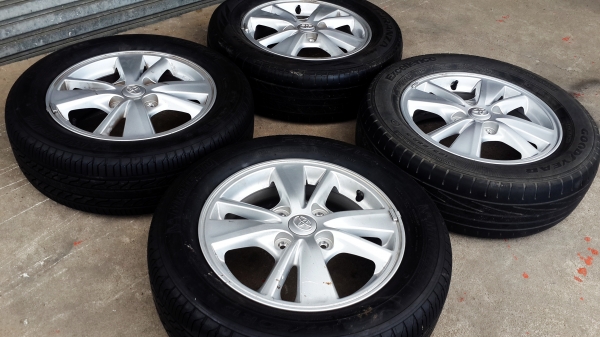 ล้อ Toyota ขอบ 15 4รู114 แถมยางพร้อมใช้งาน