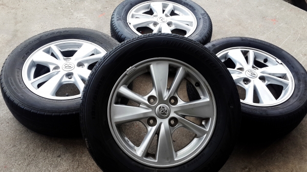 ล้อ Toyota ขอบ 15 4รู114 แถมยางพร้อมใช้งาน
