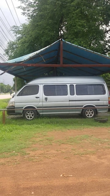 รถตู้หลังคาสูง