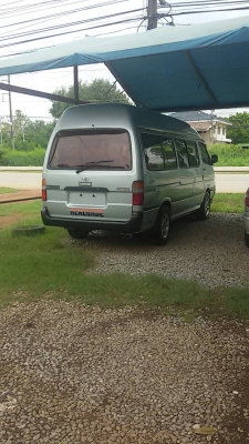 รถตู้หลังคาสูง