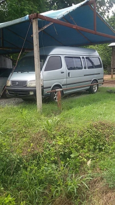 รถตู้หลังคาสูง