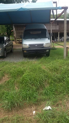 รถตู้หลังคาสูง