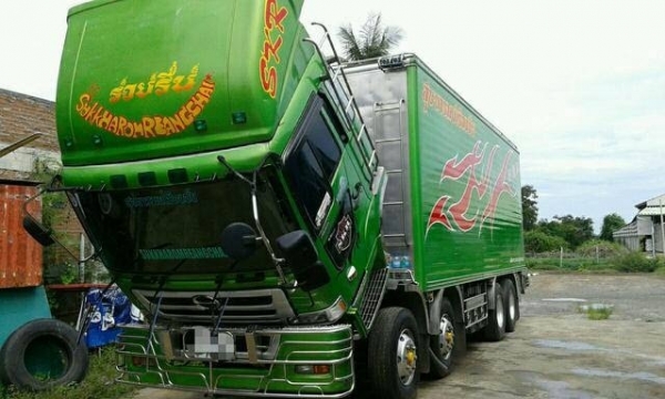 ขายรถตู้เย็นสิบสองล้อ (ตู้เย็น) สภาพดีพร้อมใช้งาน สนใจโทร. 080-8704656 และ 062-7720991