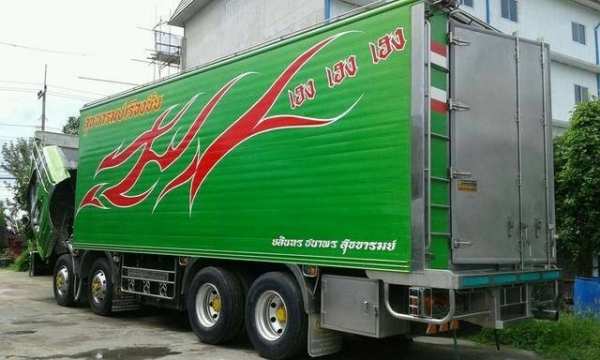 ขายรถตู้เย็นสิบสองล้อ (ตู้เย็น) สภาพดีพร้อมใช้งาน สนใจโทร. 080-8704656 และ 062-7720991