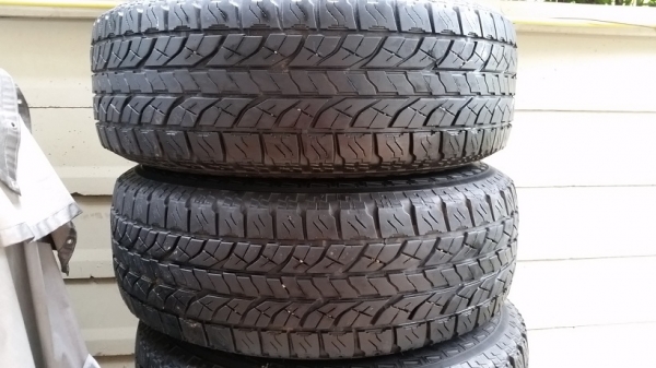 ล้อขอบ 16 กว้าง 8 นิ้ว ออฟ 0 พร้อมยาง yokohama 265 70 ปี 15 ครับ