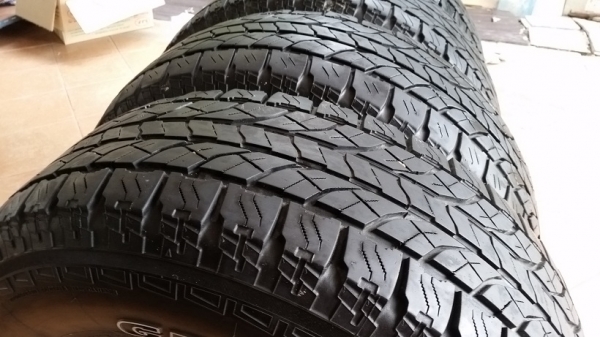 ล้อขอบ 16 กว้าง 8 นิ้ว ออฟ 0 พร้อมยาง yokohama 265 70 ปี 15 ครับ