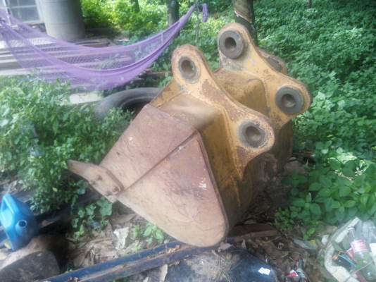 ขายรถแบคโฮคีปไม้ KOMATSU PC120-3 ที่คีปแบบหมุนได้ มีบุ้งกี๋ ราคา 500000