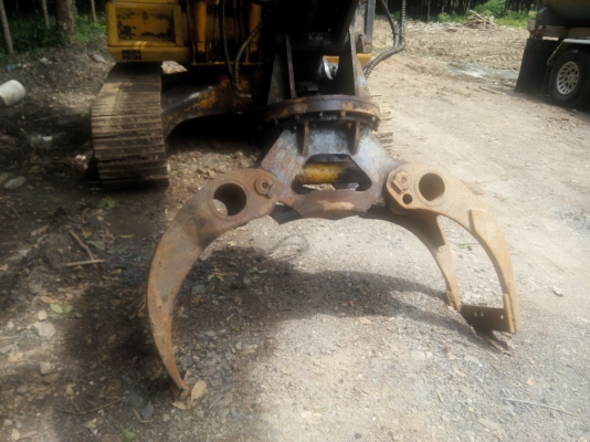 ขายรถแบคโฮคีปไม้ KOMATSU PC120-3 ที่คีปแบบหมุนได้ มีบุ้งกี๋ ราคา 500000