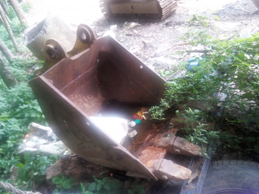 ขายรถแบคโฮคีปไม้ KOMATSU PC120-3 ที่คีปแบบหมุนได้ มีบุ้งกี๋ ราคา 500000