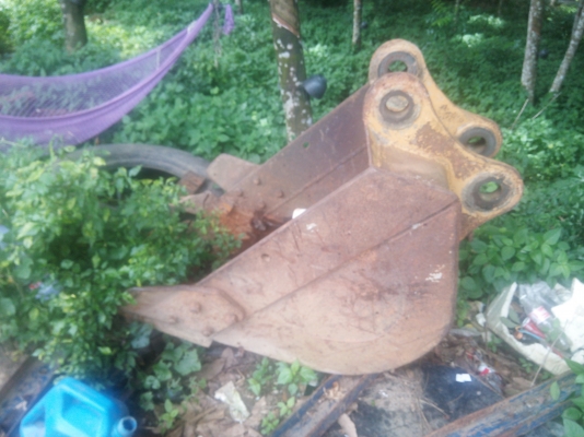 ขายรถแบคโฮคีปไม้ KOMATSU PC120-3 ที่คีปแบบหมุนได้ มีบุ้งกี๋ ราคา 500000