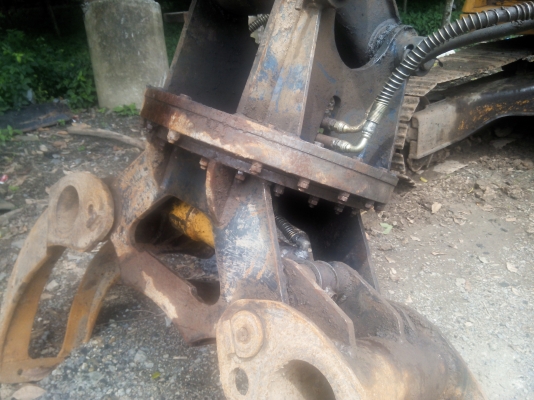 ขายรถแบคโฮคีปไม้ KOMATSU PC120-3 ที่คีปแบบหมุนได้ มีบุ้งกี๋ ราคา 500000