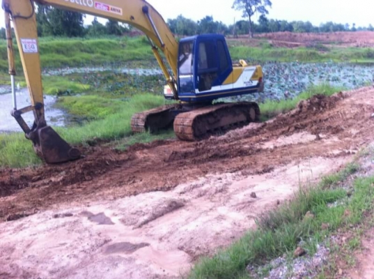ขาย 695,000 KOBELCO  SK200 MARK 3  เครื่องดี ไฟฟ้าครบ  เอกสารเล่มทะเบียน  รถอยู่ จ.นครราชสีมา  090-772-3710 090-772-3708