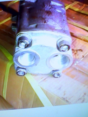 ขายปั้มไฮโดรลิกรถเครน 5 ตัน ราคา  7500 บาท โทร 0920976322