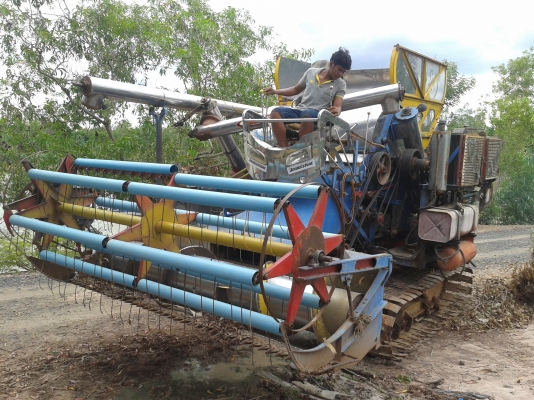 (ขอบคุณเสี่ยใหญใจถึงจากกาฬสินที่มาอุดหนุนครับ)ขายรถเกี่ยวข้าว วิเชียรการช่าง เครื่องนิสสัน FE6 195 แรง ปั้มไดกิ้นเบอร์21 ปั้มแฝด ตัวเดิน 8 แต่เปลี่ยนลูกปืนเป็นของตัวเดิน 10 อุ้ม 1.5 ตัน