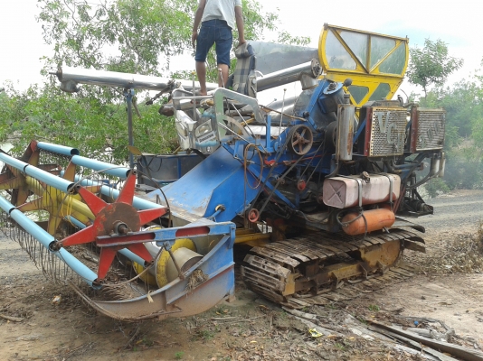 (ขอบคุณเสี่ยใหญใจถึงจากกาฬสินที่มาอุดหนุนครับ)ขายรถเกี่ยวข้าว วิเชียรการช่าง เครื่องนิสสัน FE6 195 แรง ปั้มไดกิ้นเบอร์21 ปั้มแฝด ตัวเดิน 8 แต่เปลี่ยนลูกปืนเป็นของตัวเดิน 10 อุ้ม 1.5 ตัน