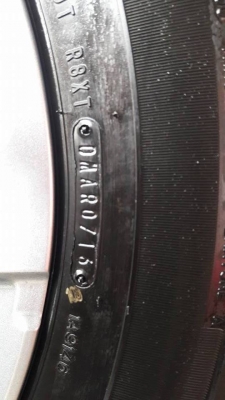 ขายล้อแม็กป้ายแดง mitsu pajero สีเงิน 18" ยางปี16 สนใจติดต่อ ตาเล็ก ล้อและยางครับ 081-3747940