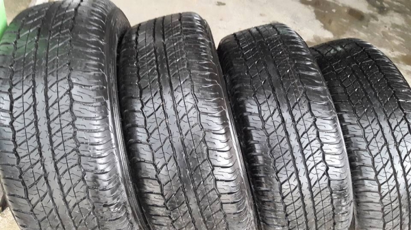 ขายล้อแม็กป้ายแดง mitsu pajero สีเงิน 18" ยางปี16 สนใจติดต่อ ตาเล็ก ล้อและยางครับ 081-3747940