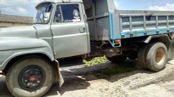 รถฮีโน่ 6 ล้อดั้ม ( หัวยาว ) 168 แรงม้า.    สนใจติดต่อ  081 - 6079515