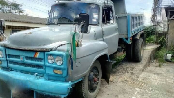 รถฮีโน่ 6 ล้อดั้ม ( หัวยาว ) 168 แรงม้า.    สนใจติดต่อ  081 - 6079515