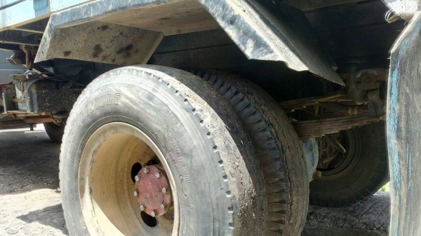 รถฮีโน่ 6 ล้อดั้ม ( หัวยาว ) 168 แรงม้า.    สนใจติดต่อ  081 - 6079515