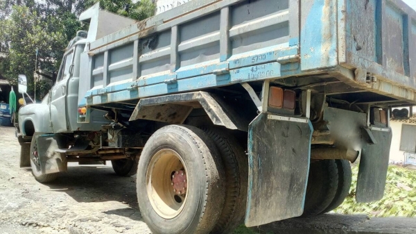 รถฮีโน่ 6 ล้อดั้ม ( หัวยาว ) 168 แรงม้า.    สนใจติดต่อ  081 - 6079515